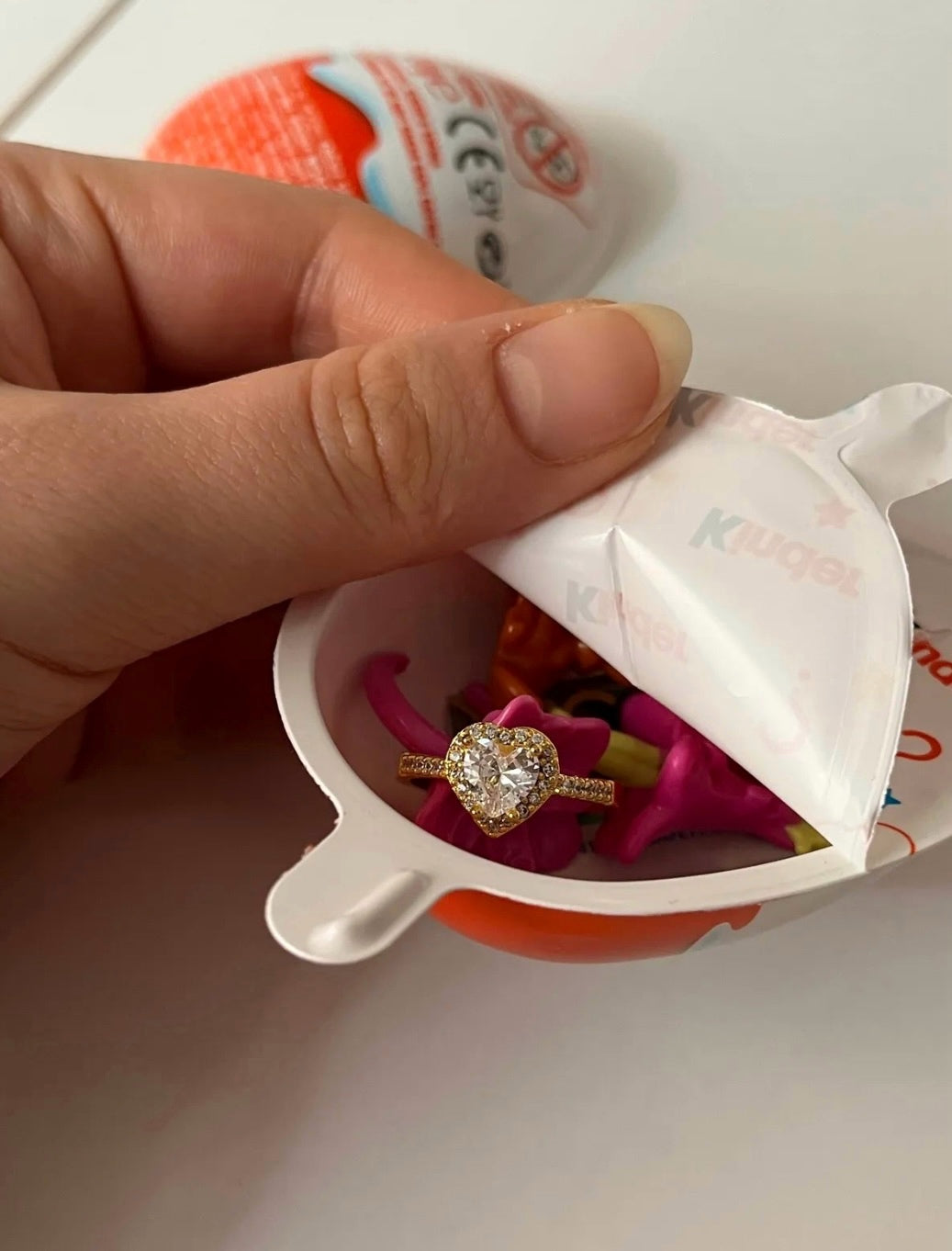 Kinder Joy Sürpriz Yumurta